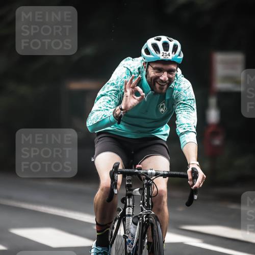 13.09.2026 - Stadtparktriathlon H.Heesch http://msf.ph/oto/10361684 13.09.2026 10:03:01 Radfahren 253, 254 meine-sportfotos.de