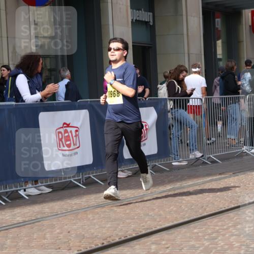 13.09.2026 - 21. swb-Marathon Bremen Strokosch-Dieckow http://msf.ph/oto/10361688 13.09.2026 11:22:19 Ziel 10710, 10968, 11423, 11574, 11579, 11423, 11698, 12157, 12211, 12444 meine-sportfotos.de