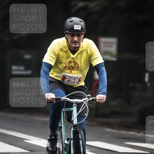 13.09.2026 - Stadtparktriathlon H.Heesch http://msf.ph/oto/10361722 13.09.2026 10:03:08 Radfahren 298, 330, 334 meine-sportfotos.de