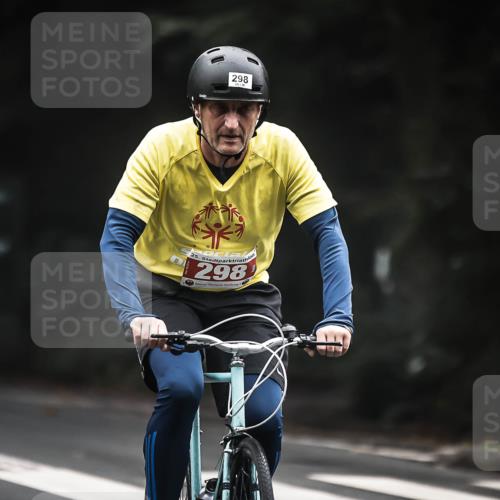 13.09.2026 - Stadtparktriathlon H.Heesch http://msf.ph/oto/10361730 13.09.2026 10:03:08 Radfahren 298, 330, 334 meine-sportfotos.de