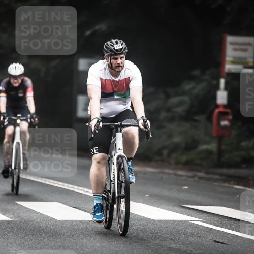 13.09.2026 - Stadtparktriathlon H.Heesch http://msf.ph/oto/10361762 13.09.2026 10:03:13 Radfahren 298, 330, 334 meine-sportfotos.de