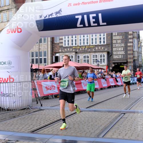 13.09.2026 - 21. swb-Marathon Bremen Tim E. http://msf.ph/oto/10361786 13.09.2026 12:59:21 Ziel 1118, 1508, 3584, 3624, 3688, 4399, 4847, 6991, 8065, 8994, 9120, 9329 meine-sportfotos.de