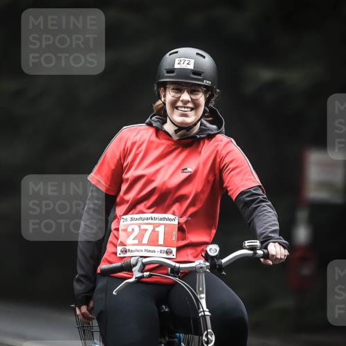 13.09.2026 - Stadtparktriathlon H.Heesch http://msf.ph/oto/10361798 13.09.2026 10:03:19 Radfahren 255, 270, 302, 330, 334, 335 meine-sportfotos.de