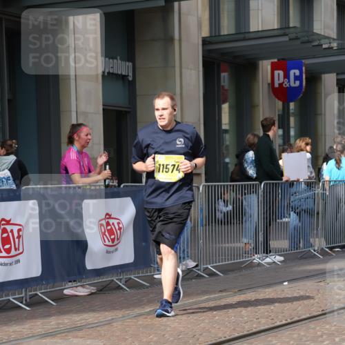 13.09.2026 - 21. swb-Marathon Bremen Strokosch-Dieckow http://msf.ph/oto/10361808 13.09.2026 11:22:30 Ziel 11574, 12083, 10710, 10968, 11423, 11579, 12444 meine-sportfotos.de
