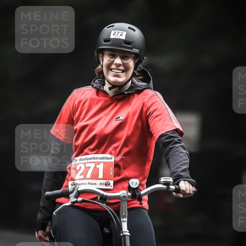 13.09.2026 - Stadtparktriathlon H.Heesch http://msf.ph/oto/10361809 13.09.2026 10:03:19 Radfahren 255, 270, 302, 330, 334, 335 meine-sportfotos.de