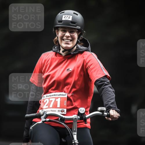 13.09.2026 - Stadtparktriathlon H.Heesch http://msf.ph/oto/10361815 13.09.2026 10:03:19 Radfahren 255, 270, 302, 330, 334, 335 meine-sportfotos.de