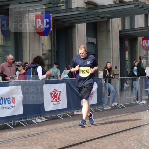 13.09.2026 - 21. swb-Marathon Bremen Strokosch-Dieckow http://msf.ph/oto/10361824 13.09.2026 11:22:31 Ziel 11574, 12083, 10710, 10968, 11423, 11579, 12444 meine-sportfotos.de