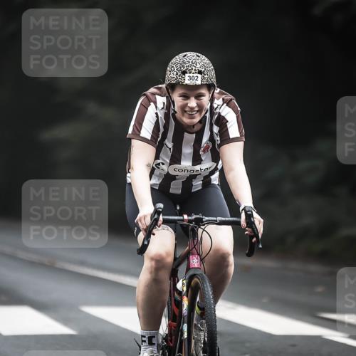 13.09.2026 - Stadtparktriathlon H.Heesch http://msf.ph/oto/10361860 13.09.2026 10:03:24 Radfahren 237, 255, 270, 302, 335 meine-sportfotos.de
