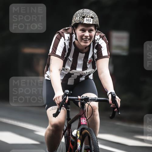13.09.2026 - Stadtparktriathlon H.Heesch http://msf.ph/oto/10361875 13.09.2026 10:03:24 Radfahren 237, 255, 270, 302, 335 meine-sportfotos.de