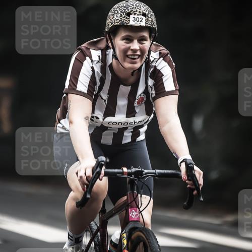 13.09.2026 - Stadtparktriathlon H.Heesch http://msf.ph/oto/10361880 13.09.2026 10:03:24 Radfahren 237, 255, 270, 302, 335 meine-sportfotos.de