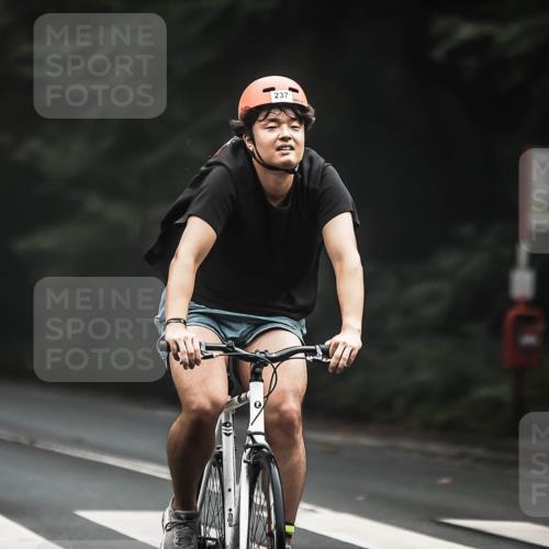 13.09.2026 - Stadtparktriathlon H.Heesch http://msf.ph/oto/10361903 13.09.2026 10:03:30 Radfahren 237, 302 meine-sportfotos.de