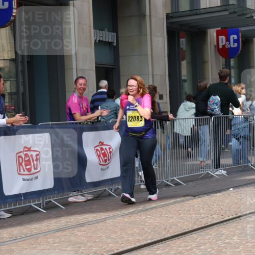 13.09.2026 - 21. swb-Marathon Bremen Strokosch-Dieckow http://msf.ph/oto/10361910 13.09.2026 11:22:40 Ziel 11574, 12083, 10710, 10968, 11423, 11579, 12444 meine-sportfotos.de