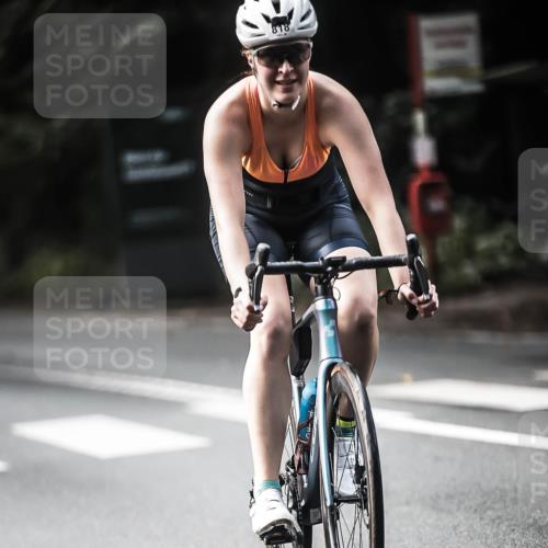 13.09.2026 - Stadtparktriathlon H.Heesch http://msf.ph/oto/10361913 13.09.2026 11:18:07 Radfahren 683, 703, 818 meine-sportfotos.de