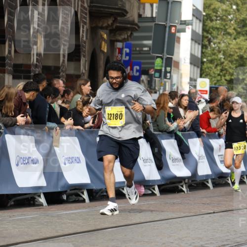 13.09.2026 - 21. swb-Marathon Bremen Strokosch-Dieckow http://msf.ph/oto/10361924 13.09.2026 10:58:37 Ziel 10249, 10494, 10530, 10673, 10750, 10798, 10828, 10914, 10931, 10932, 11004, 11120, 11131, 11152, 11202, 11295, 11388, 11403, 11420, 11455, 11686, 11750, 11752, 11884, 11906, 11952, 11953, 12017, 12092, 12386, 12387, 12441, 12482, 12518, 10254, 10485, 10794, 10832, 10948, 11030, 11228, 11488, 11743, 12176 meine-sportfotos.de