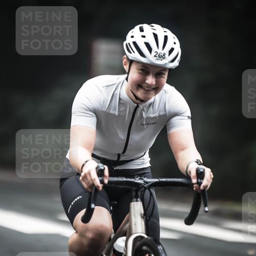 13.09.2026 - Stadtparktriathlon H.Heesch http://msf.ph/oto/10361932 13.09.2026 10:03:46 Radfahren 268, 294, 303 meine-sportfotos.de
