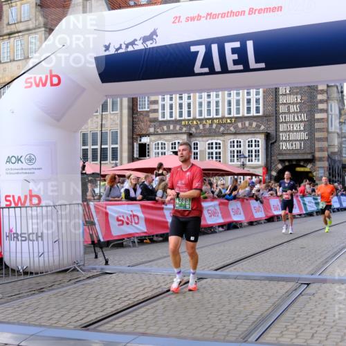 13.09.2026 - 21. swb-Marathon Bremen Tim E. http://msf.ph/oto/10361938 13.09.2026 12:59:25 Ziel 1118, 1508, 1751, 1993, 3584, 3688, 4399, 6991, 8383, 8994, 9120, 9329 meine-sportfotos.de