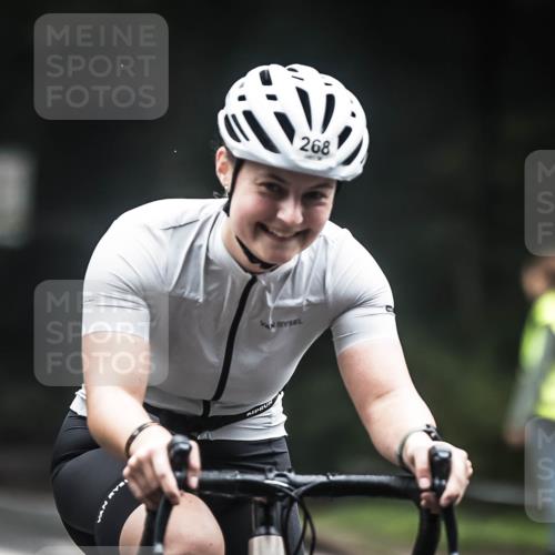 13.09.2026 - Stadtparktriathlon H.Heesch http://msf.ph/oto/10361939 13.09.2026 10:03:46 Radfahren 268, 294, 303 meine-sportfotos.de