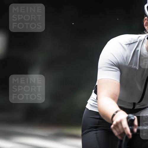13.09.2026 - Stadtparktriathlon H.Heesch http://msf.ph/oto/10361943 13.09.2026 10:03:46 Radfahren 268, 294, 303 meine-sportfotos.de