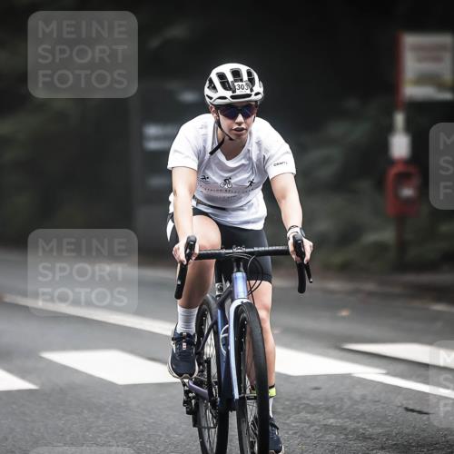 13.09.2026 - Stadtparktriathlon H.Heesch http://msf.ph/oto/10361982 13.09.2026 10:03:49 Radfahren 268, 294, 303 meine-sportfotos.de