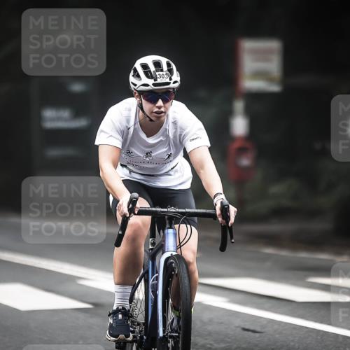 13.09.2026 - Stadtparktriathlon H.Heesch http://msf.ph/oto/10361986 13.09.2026 10:03:49 Radfahren 268, 294, 303 meine-sportfotos.de