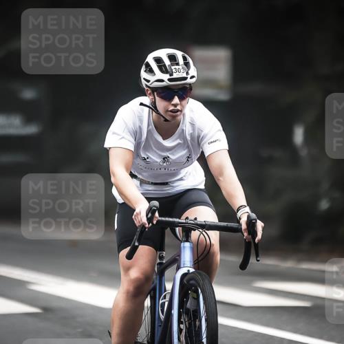 13.09.2026 - Stadtparktriathlon H.Heesch http://msf.ph/oto/10361990 13.09.2026 10:03:49 Radfahren 268, 294, 303 meine-sportfotos.de