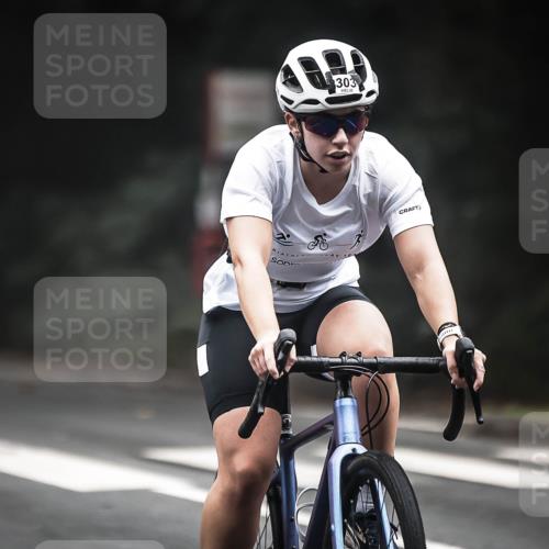 13.09.2026 - Stadtparktriathlon H.Heesch http://msf.ph/oto/10361996 13.09.2026 10:03:49 Radfahren 268, 294, 303 meine-sportfotos.de