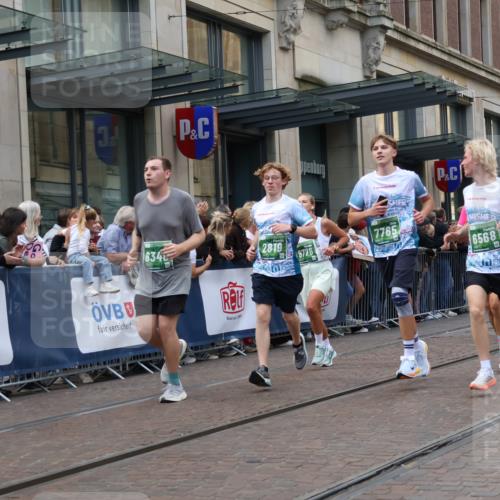 13.09.2026 - 21. swb-Marathon Bremen Strokosch-Dieckow http://msf.ph/oto/10362000 13.09.2026 13:36:21 Ziel 164, 372, 551, 813, 843, 900, 1738, 1880, 1936, 2467, 2673, 2700, 2731, 2819, 2823, 3067, 3541, 3585, 3635, 3815, 3874, 3998, 4006, 4050, 4182, 4216, 4304, 4335, 4414, 4676, 4892, 5061, 5447, 5656, 5781, 5823, 6050, 6280, 6340, 6516, 6527, 6568, 6966, 7039, 7229, 7237, 7249, 7344, 7640, 7656, 7765, 7808, 8498, 8525, 8685, 8723, 8790, 8905, 9658, 9776, 9807, 9899, 10068, 10070, 563, 1072, 1867, 2339, 2692, 2700, 2931, 2949, 3224, 3291, 3489, 6982 meine-sportfotos.de