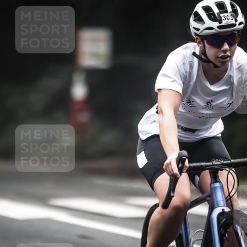 13.09.2026 - Stadtparktriathlon H.Heesch http://msf.ph/oto/10362005 13.09.2026 10:03:49 Radfahren 268, 294, 303 meine-sportfotos.de