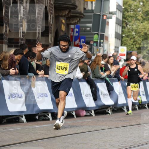 13.09.2026 - 21. swb-Marathon Bremen Strokosch-Dieckow http://msf.ph/oto/10362008 13.09.2026 10:58:38 Ziel 10249, 10494, 10530, 10673, 10750, 10798, 10828, 10914, 11004, 11120, 11131, 11152, 11202, 11295, 11388, 11403, 11420, 11455, 11686, 11750, 11752, 11884, 11906, 11952, 11953, 12017, 12092, 12386, 12387, 12441, 12482, 12518, 10254, 10485, 10794, 10832, 10948, 11228, 11488, 11743, 12176, 12414 meine-sportfotos.de