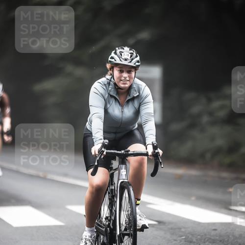 13.09.2026 - Stadtparktriathlon H.Heesch http://msf.ph/oto/10362039 13.09.2026 10:04:07 Radfahren 215, 230, 297, 305 meine-sportfotos.de