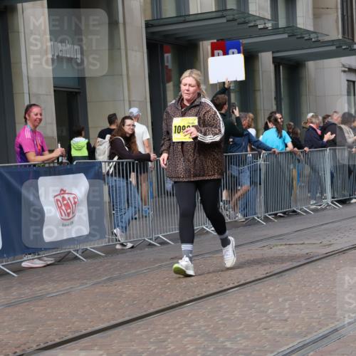 13.09.2026 - 21. swb-Marathon Bremen Strokosch-Dieckow http://msf.ph/oto/10362056 13.09.2026 11:23:04 Ziel 10349, 10754, 10925, 11266, 11663, 12340, 12440, 11574, 12083 meine-sportfotos.de