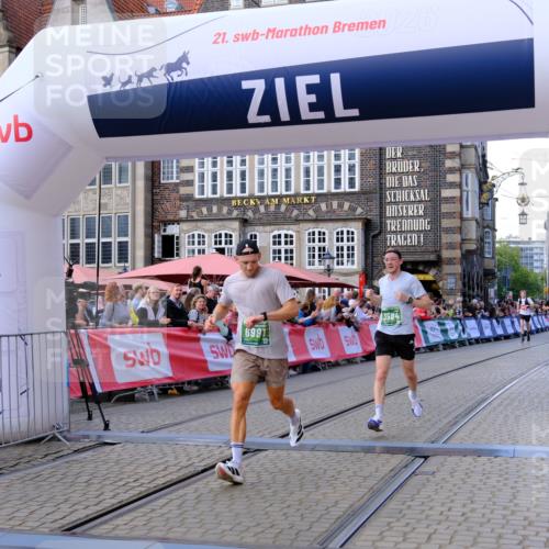 13.09.2026 - 21. swb-Marathon Bremen Tim E. http://msf.ph/oto/10362066 13.09.2026 12:59:31 Ziel 658, 1248, 1508, 1751, 1800, 1993, 2651, 3584, 3688, 4096, 4399, 6991, 8383, 9533 meine-sportfotos.de