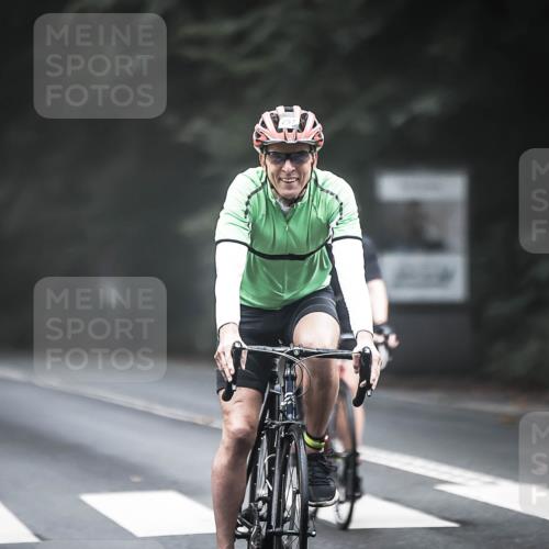 13.09.2026 - Stadtparktriathlon H.Heesch http://msf.ph/oto/10362078 13.09.2026 10:04:11 Radfahren 215, 230, 297, 305 meine-sportfotos.de