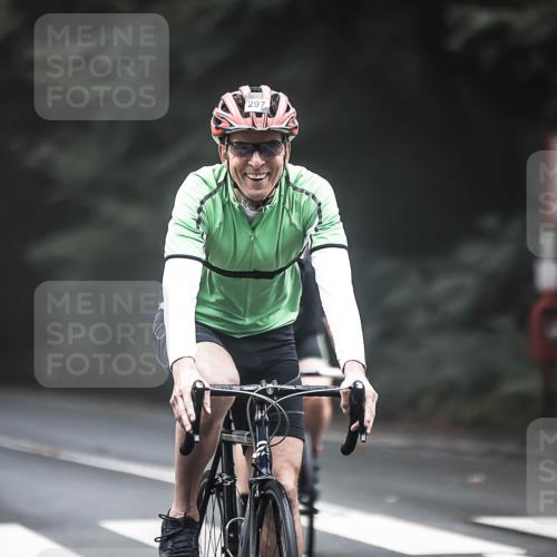 13.09.2026 - Stadtparktriathlon H.Heesch http://msf.ph/oto/10362090 13.09.2026 10:04:11 Radfahren 215, 230, 297, 305 meine-sportfotos.de