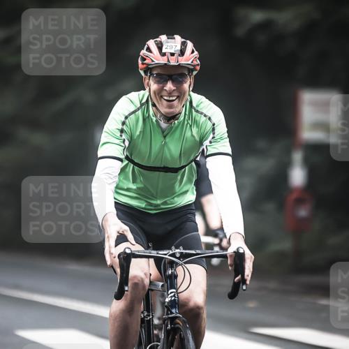 13.09.2026 - Stadtparktriathlon H.Heesch http://msf.ph/oto/10362099 13.09.2026 10:04:11 Radfahren 215, 230, 297, 305 meine-sportfotos.de