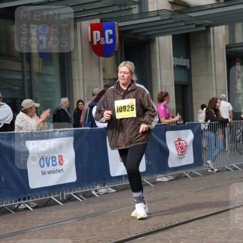 13.09.2026 - 21. swb-Marathon Bremen Strokosch-Dieckow http://msf.ph/oto/10362107 13.09.2026 11:23:06 Ziel 10349, 10754, 10925, 11266, 11663, 12340, 12440, 11574, 12083 meine-sportfotos.de