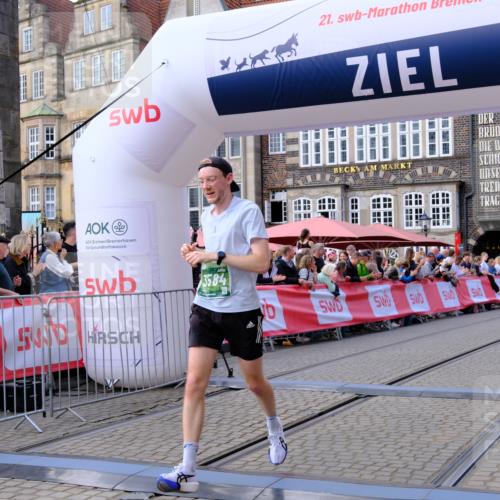 13.09.2026 - 21. swb-Marathon Bremen Tim E. http://msf.ph/oto/10362137 13.09.2026 12:59:32 Ziel 658, 1248, 1508, 1751, 1800, 1993, 2651, 3584, 3688, 4096, 4399, 6991, 8383, 9533 meine-sportfotos.de