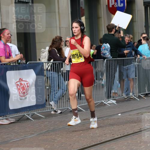 13.09.2026 - 21. swb-Marathon Bremen Strokosch-Dieckow http://msf.ph/oto/10362181 13.09.2026 11:23:08 Ziel 10349, 10754, 10925, 11266, 11663, 12340, 12440, 12083 meine-sportfotos.de