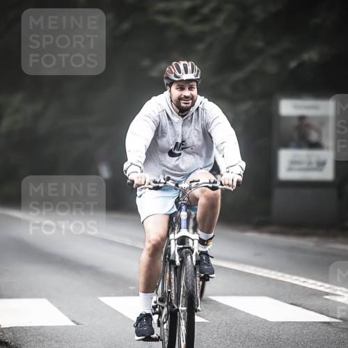 13.09.2026 - Stadtparktriathlon H.Heesch http://msf.ph/oto/10362187 13.09.2026 10:04:34 Radfahren 250, 329 meine-sportfotos.de