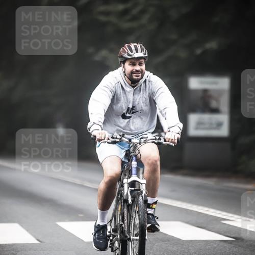 13.09.2026 - Stadtparktriathlon H.Heesch http://msf.ph/oto/10362191 13.09.2026 10:04:35 Radfahren 250, 319, 329 meine-sportfotos.de