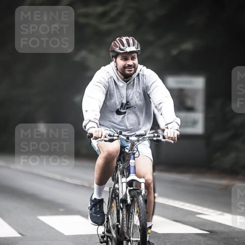 13.09.2026 - Stadtparktriathlon H.Heesch http://msf.ph/oto/10362197 13.09.2026 10:04:35 Radfahren 250, 319, 329 meine-sportfotos.de