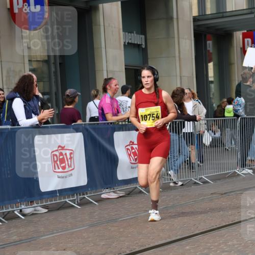 13.09.2026 - 21. swb-Marathon Bremen Strokosch-Dieckow http://msf.ph/oto/10362201 13.09.2026 11:23:09 Ziel 10349, 10754, 10925, 11266, 11663, 12340, 12440, 10349, 12083 meine-sportfotos.de