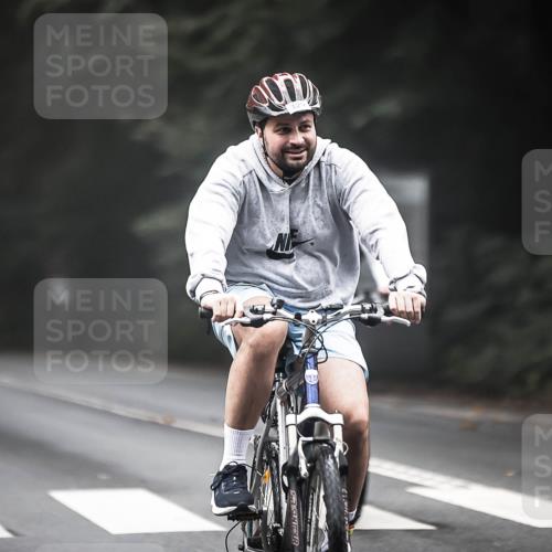 13.09.2026 - Stadtparktriathlon H.Heesch http://msf.ph/oto/10362204 13.09.2026 10:04:35 Radfahren 250, 319, 329 meine-sportfotos.de