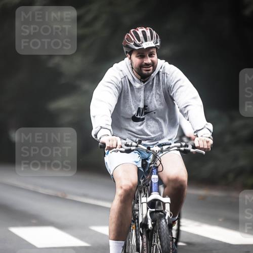 13.09.2026 - Stadtparktriathlon H.Heesch http://msf.ph/oto/10362210 13.09.2026 10:04:35 Radfahren 250, 319, 329 meine-sportfotos.de