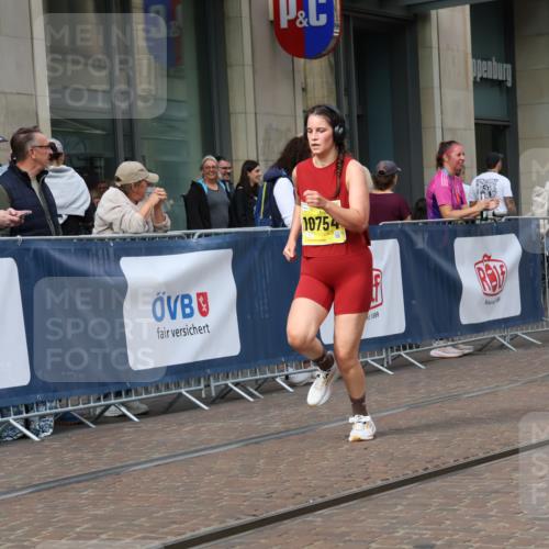 13.09.2026 - 21. swb-Marathon Bremen Strokosch-Dieckow http://msf.ph/oto/10362237 13.09.2026 11:23:10 Ziel 10754, 10925, 11266, 11663, 12340, 12440, 10349, 12083 meine-sportfotos.de