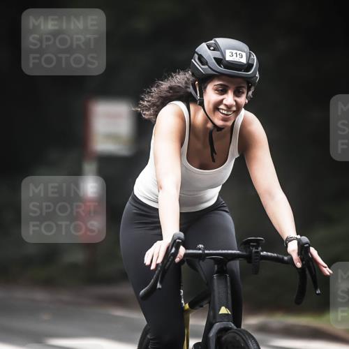 13.09.2026 - Stadtparktriathlon H.Heesch http://msf.ph/oto/10362240 13.09.2026 10:04:43 Radfahren 260, 319, 320 meine-sportfotos.de
