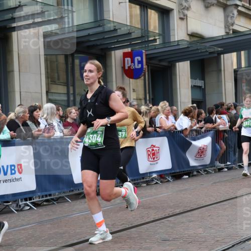 13.09.2026 - 21. swb-Marathon Bremen Strokosch-Dieckow http://msf.ph/oto/10362243 13.09.2026 13:36:26 Ziel 164, 551, 813, 843, 1641, 1936, 2275, 2467, 2673, 2731, 2819, 2823, 3067, 3541, 3585, 3635, 3815, 3874, 3998, 4006, 4050, 4182, 4216, 4304, 4335, 4414, 4676, 4892, 5061, 5236, 5355, 5447, 5656, 5781, 5823, 6050, 6269, 6280, 6340, 6408, 6516, 6527, 6568, 6966, 7039, 7229, 7237, 7249, 7344, 7640, 7656, 7765, 7808, 8034, 8498, 8685, 8723, 8790, 9331, 9658, 9776, 9807, 10068, 10070, 372, 900, 1072, 1738, 1880, 2339, 2692, 2700, 2931, 2949, 3224, 3291, 6982 meine-sportfotos.de