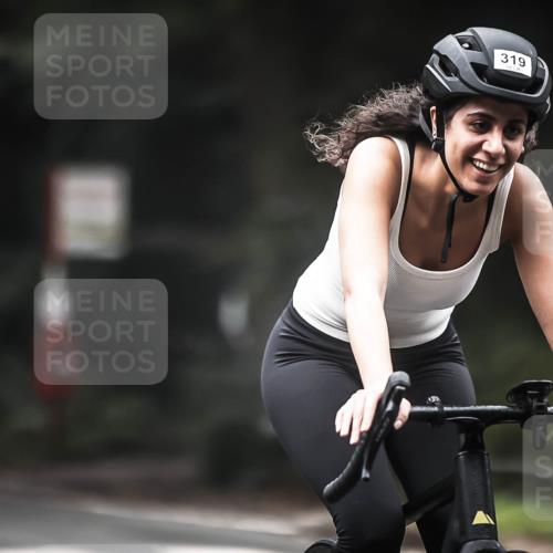 13.09.2026 - Stadtparktriathlon H.Heesch http://msf.ph/oto/10362247 13.09.2026 10:04:43 Radfahren 260, 319, 320 meine-sportfotos.de