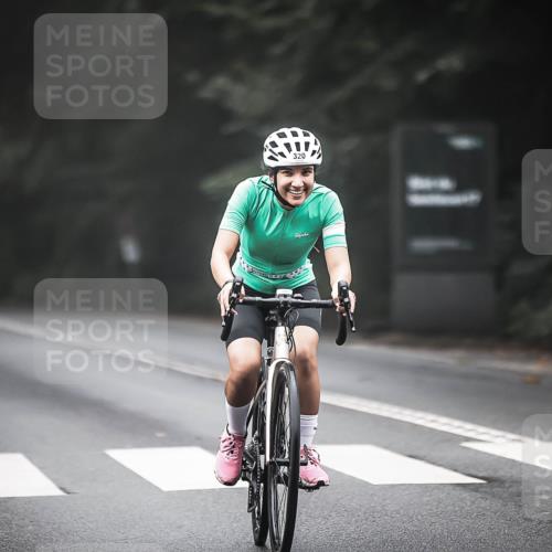 13.09.2026 - Stadtparktriathlon H.Heesch http://msf.ph/oto/10362250 13.09.2026 10:04:45 Radfahren 260, 319, 320 meine-sportfotos.de