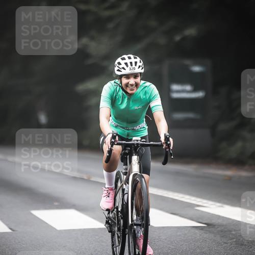 13.09.2026 - Stadtparktriathlon H.Heesch http://msf.ph/oto/10362257 13.09.2026 10:04:45 Radfahren 260, 319, 320 meine-sportfotos.de